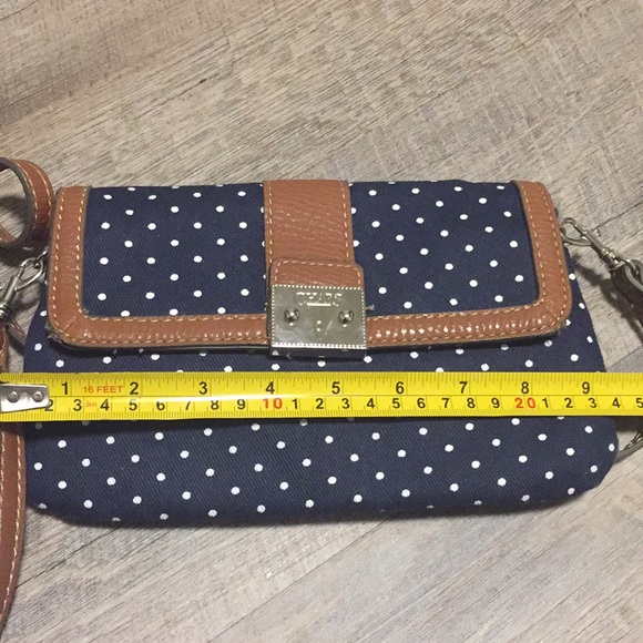 Chaps crossbody purse - Picture 4 of 6